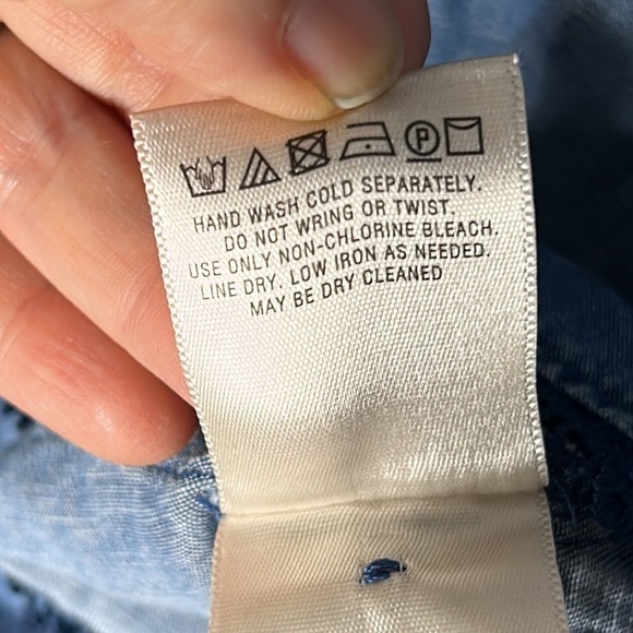 ANTHROPOLOGIE HOLDING HORSES Blue Lace Chambray Popover Blouse Size 2 - Picture 16 of 16